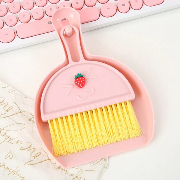 Set of 4 Mini Broom Child Multipurpose Crevice Cleaning Brush Desk